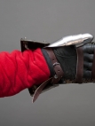 L'intérieur des gantelets médiévaux avec le pouce masqué d'Armstreet