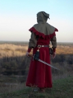 Tunique de lin naturel avec le surcot (pardessus) et le capuchon « De retour du paladin » Armstreet