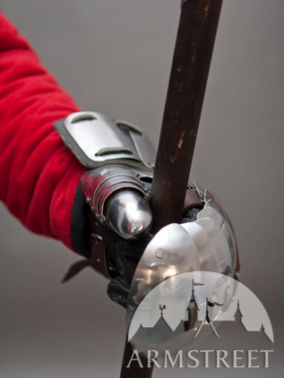 Gantelets médiévaux de combat avec le pouce masqué