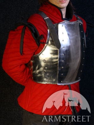 La cuirasse médiévale italienne composée de neuf segments