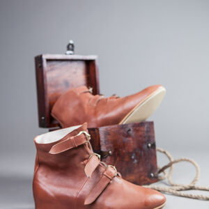 Chaussures médiévales de chevalier en cuir hauteur cheville-01