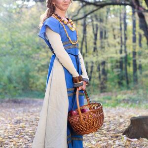 Costume médiéval de robe et surcot en lin « Janet ensoleillée »-03
