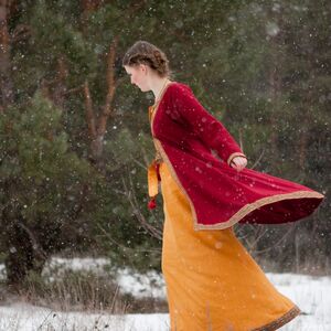 « Knyazhna Helga » robe médiévale en lin avec surcot et tunique ArmStreet