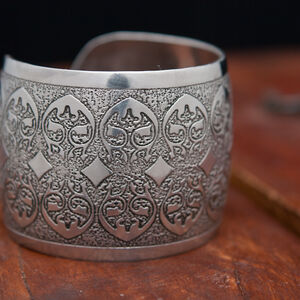 Bracelet médiévale en acier inoxydable décapé largeur 5 cm d'ArmStreet