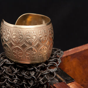 Bracelet médiévale en laiton décapé largeur 5 cm d'ArmStreet