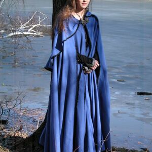 Le manteau médiéval original en laine ArmStreet