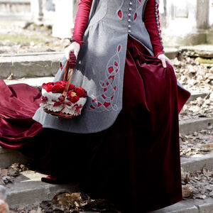 Détail du manteau médiéval exclusif en laine « Le Petit Chaperon rouge » d'ArmStreet