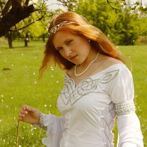 Robe blanche nuptiale médiéval « Isolde » ArmStreet