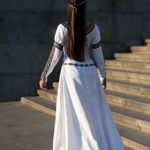 La robe médiévale blanche en coton « Reine échiquéenne » ArmStreet