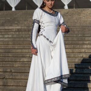 La robe médiévale blanche en coton « Reine échiquéenne » ArmStreet