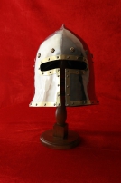 Casque médiéval barbute avec les accents en laiton exclusifs