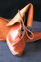 Chaussures classique en cuir de style de haut moyen-âge