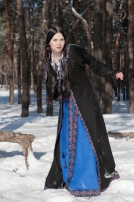 « Knyazhna Helga » robe nouvelle médiévale en lin avec surcot et tunique