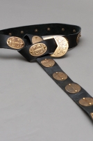 La ceinture médiévale avec les accents en laiton décapé