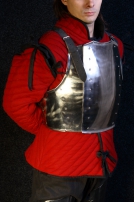 La cuirasse médiévale italienne composée de neuf segments