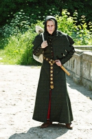La houppelande médiévale de laine avec capuche