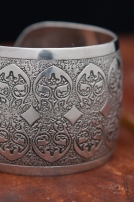 Le bracelet médiévale en acier inoxydable décapé largeur 5 cm