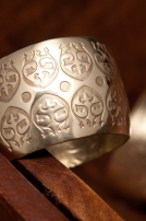 Le bracelet médiévale en laiton décapé largeur 5 cm