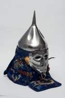 Le casque asiatique médiéval fonctionnel avec visière-masque