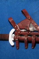 Le porte-épée médiéval en cuir brun