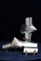 Les brassards armures médiévaux avec les segments de coude coniques