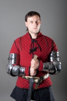 Les brassards fonctionnels du chevalier médiéval