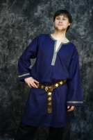 Tunique bleue médiévale du siècle IX-X