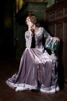 « Lady Rowena » robe de velours exclusive médiévale brodée
