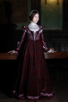 Nouvelle collection des vêtements de Renaissance