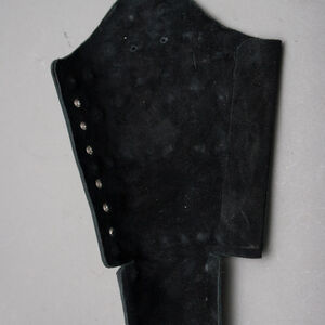 Brassards en acier gravé armure fantastique de dame guerrière