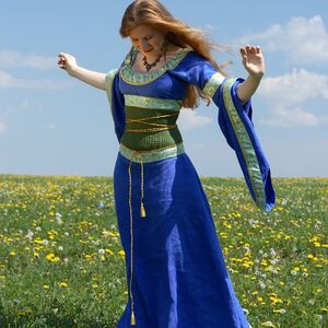 Bliaud robe médiéval avec la ceinture corset « Maîtresse des collines » ArmStreet