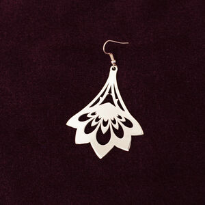 Les boucles d’oreilles en laiton « Chasseresse »