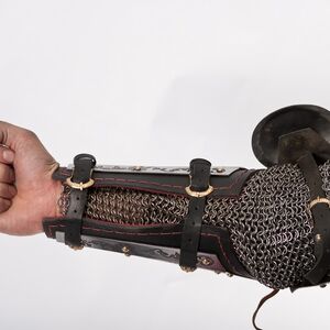 Bazubands canons d'avant-bras et cubitières en acier gravé