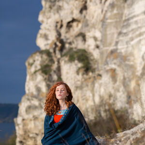 Cape longue en laine pour femme « Enfant de la Mer »
