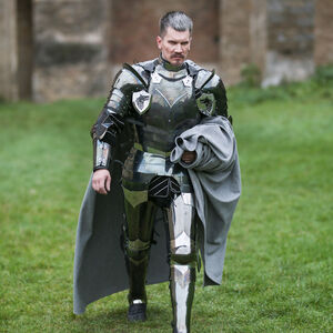 Cape medievale en laine « Le Loup Noir » costume de chevalier