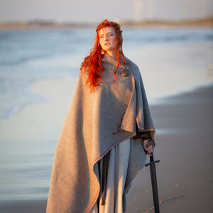 Cape Viking en Laine avec Broderie «Hilda la Hautaine»