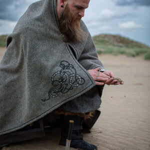 Cape Viking en Laine avec Broderie «Hilda la Hautaine»