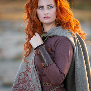 Cape Viking en Laine avec Broderie «Hilda la Hautaine»