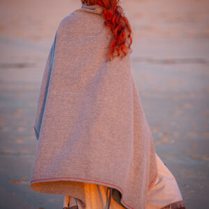 Cape Viking en Laine avec Broderie «Hilda la Hautaine»