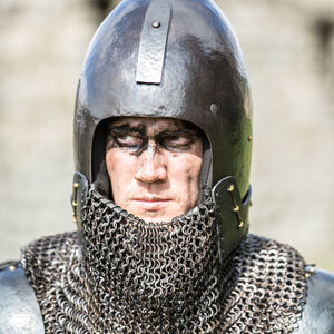 Armure de chevalier casque médiéval bassinet