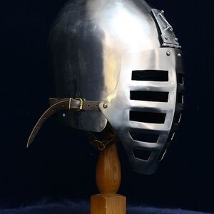 Casque bassinet médiéval avec la visière « grillagée » ArmStreet