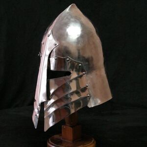 Casque médiéval barbute fantastique ArmStreet
