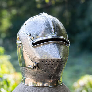 Casque armet de chevalier médiéval