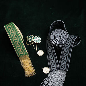 Ceinture celtique large en tissu avec frange perlée