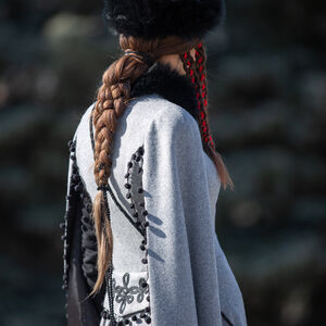 Chapeau de Laine Naturelle à la Fausse Fourrure Noire «Reine de Shamakhan»