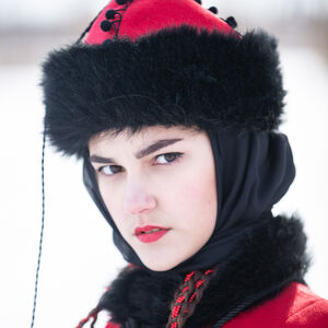 Chapeau de Laine à la Fausse Fourrure d'Inspiration Historique «Reine de Shamakhan»