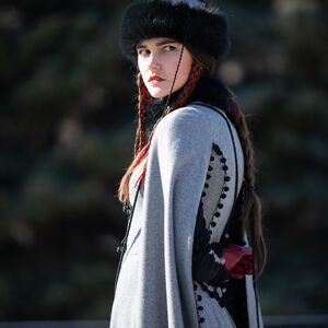 Chapeau médiéval à fausse fourrure «Reine de Shamakhan»