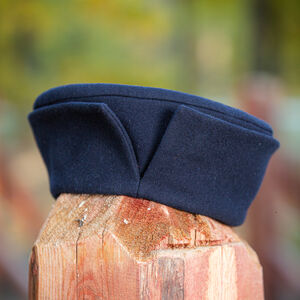 Chapeau en laine style Magierka avec fente centrale
