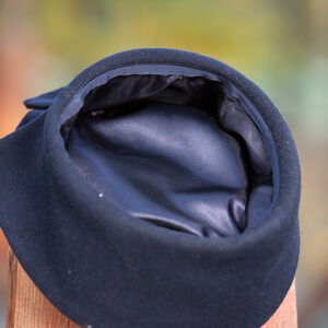 Chapeau en laine style Magierka avec fente centrale