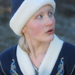 Chapeau Viking d'Hiver en Laine à la Fausse Peau de Mouton « Girda Dansant aux Neiges »-01